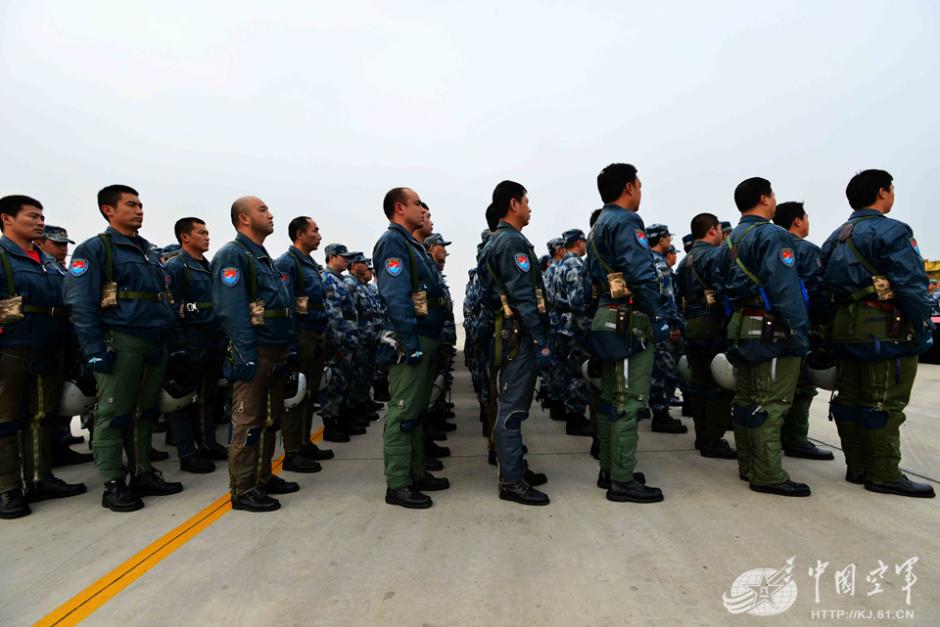 Su-30 fighter jets carrying anti-radiation missile conduct training in N China