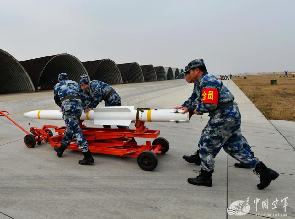 Su-30 fighter jets carrying anti-radiation missile conduct training in N China