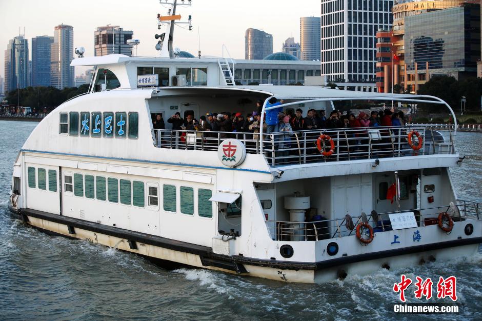 Shanghai's first water bus on trial operation 