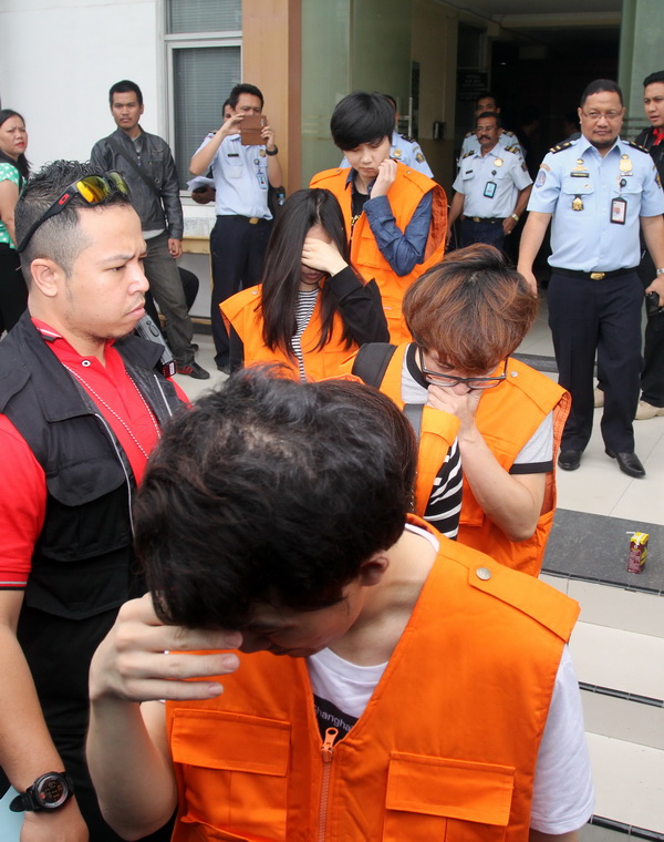 Indonesia repatriates 49 alleged Internet fraudsters from China