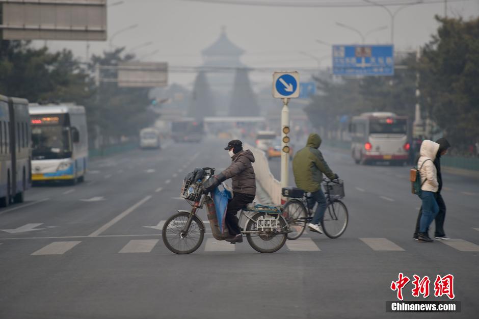 North China on orange alert for heavy smog