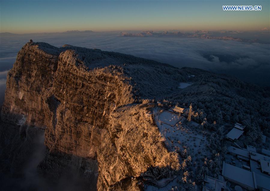 Sunrise scenery of Emeishan Mountain's peak, SW China