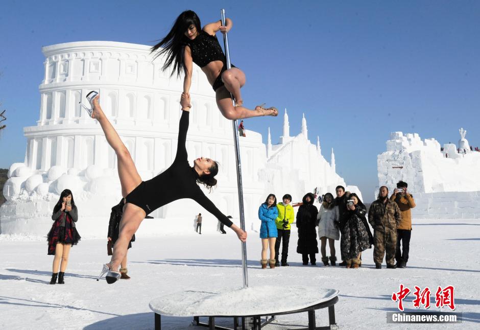 Women perform pole dancing in low temperature