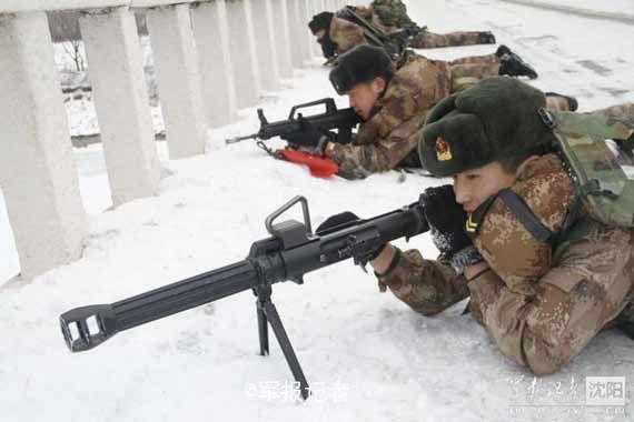 PLA soldiers train topless in snow