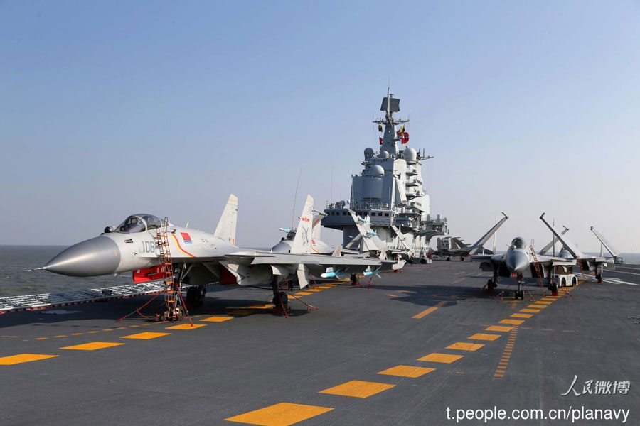 J-15 carrier-based fighters conduct training on the Liaoning