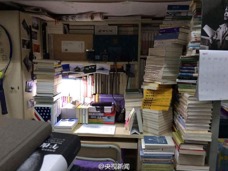 'Super scholar' has 5,000 books stacked in dormitory
