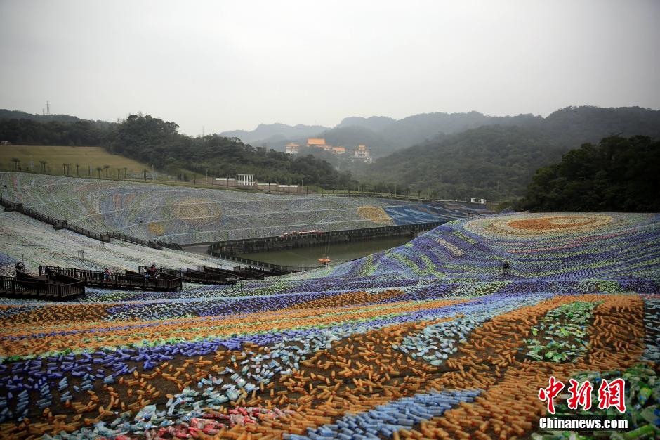 'Starry Night' made of 4 mln plastic bottles in Keelung, Taiwan