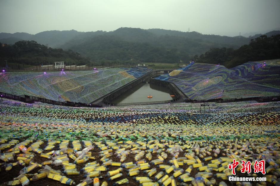 'Starry Night' made of 4 mln plastic bottles in Keelung, Taiwan