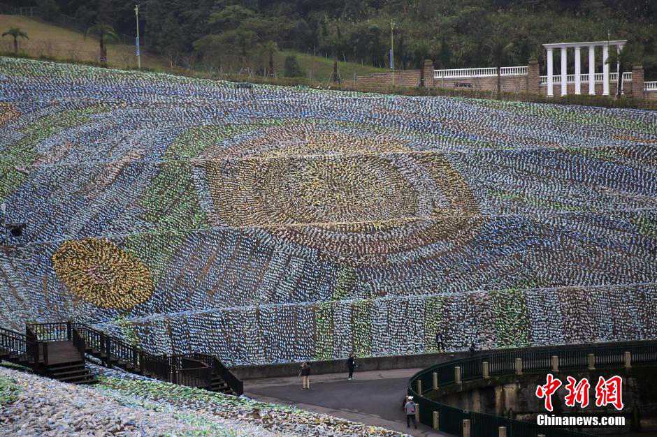 'Starry Night' made of 4 mln plastic bottles in Keelung, Taiwan