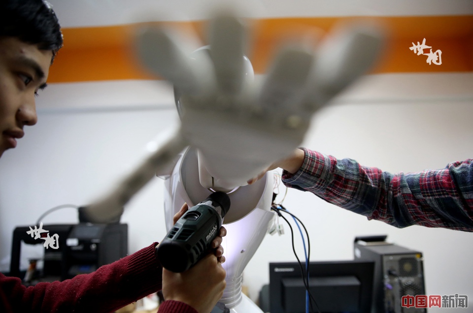 University in Beijing develops robot which can speak in sign language