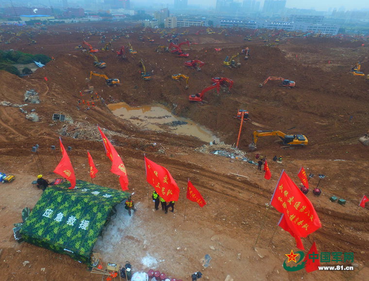 Banknotes and checks worth nearly 2 million yuan excavated from Shenzhen landslide site and returned to owner