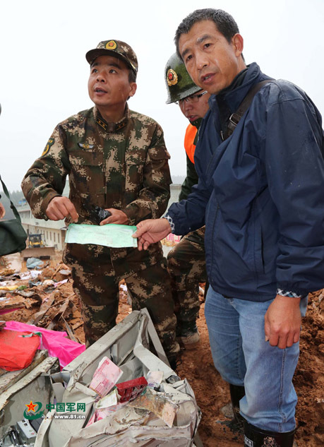 Banknotes and checks worth nearly 2 million yuan excavated from Shenzhen landslide site and returned to owner