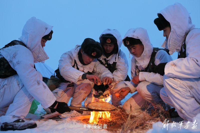 Frontier soldiers take training at minus 52 degrees Celsius in Xinjiang