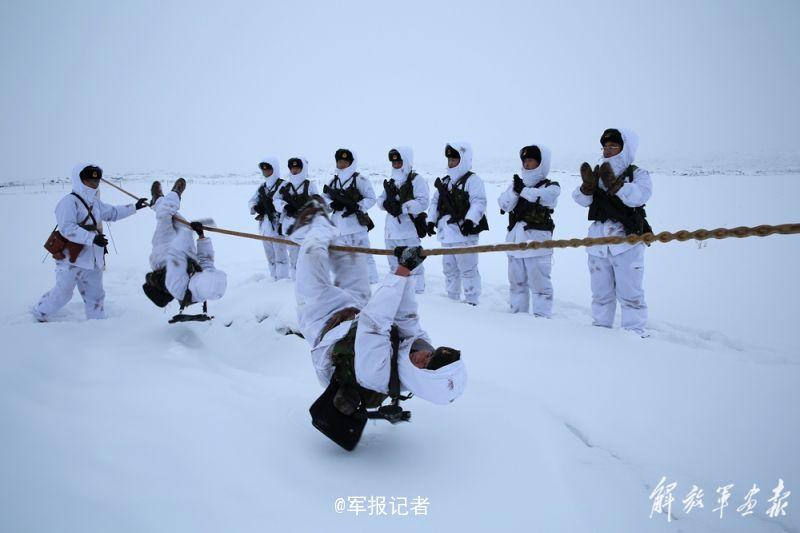 Frontier soldiers take training at minus 52 degrees Celsius in Xinjiang