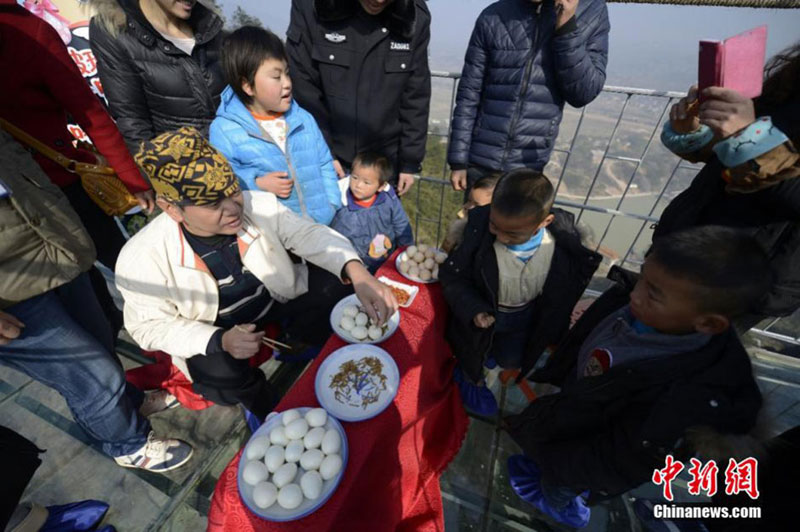 Competitive eater eats up 36 eggs with live worms in half an hour
