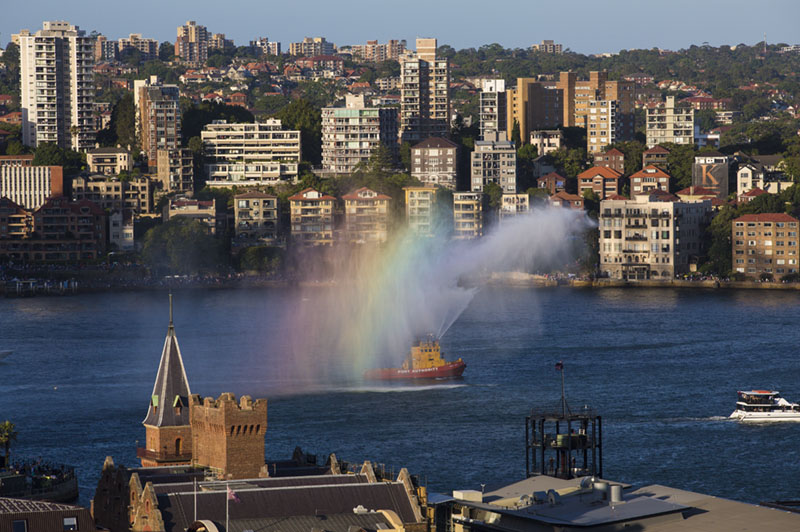 Sydney New Year's Eve: Splendid fireworks illuminate the night sky