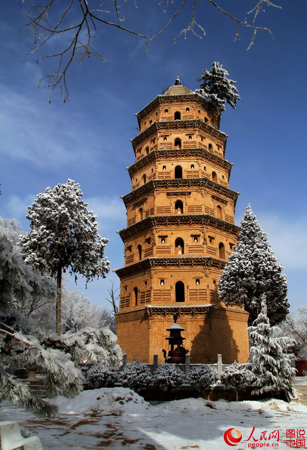 Picturesque Kongtong Mountain in snow