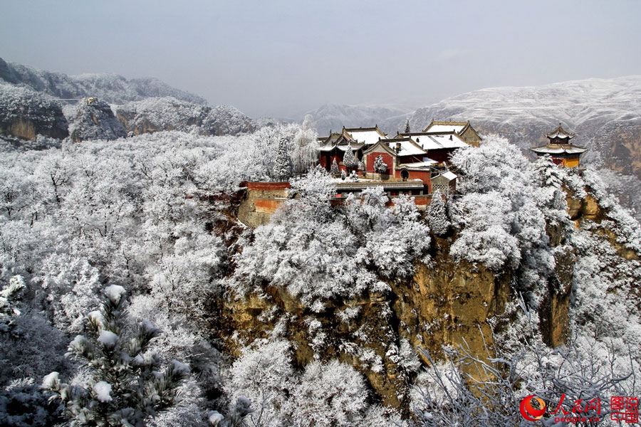 Picturesque Kongtong Mountain in snow