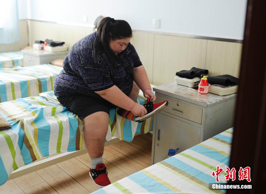 Mother weighing 170kg strives hard to lose weight