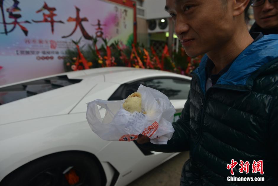 Man delivers steamed buns by Lamborghini car in SW China