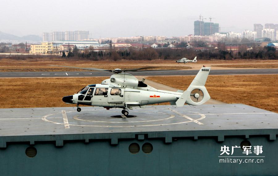 Shipboard helicopter regiment of North Sea Fleet holds training