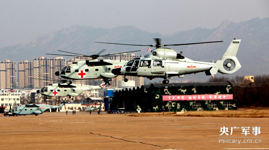 Shipboard helicopter regiment of North Sea Fleet holds training