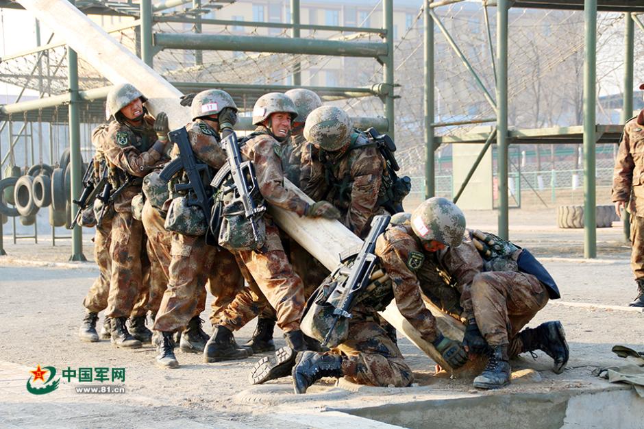 Students take part in military competition in N China