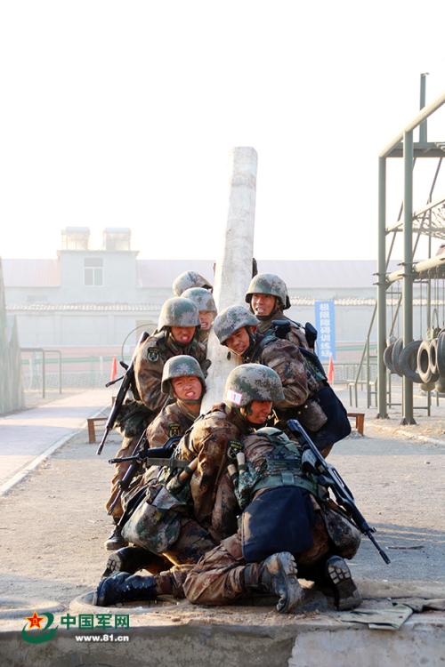 Students take part in military competition in N China