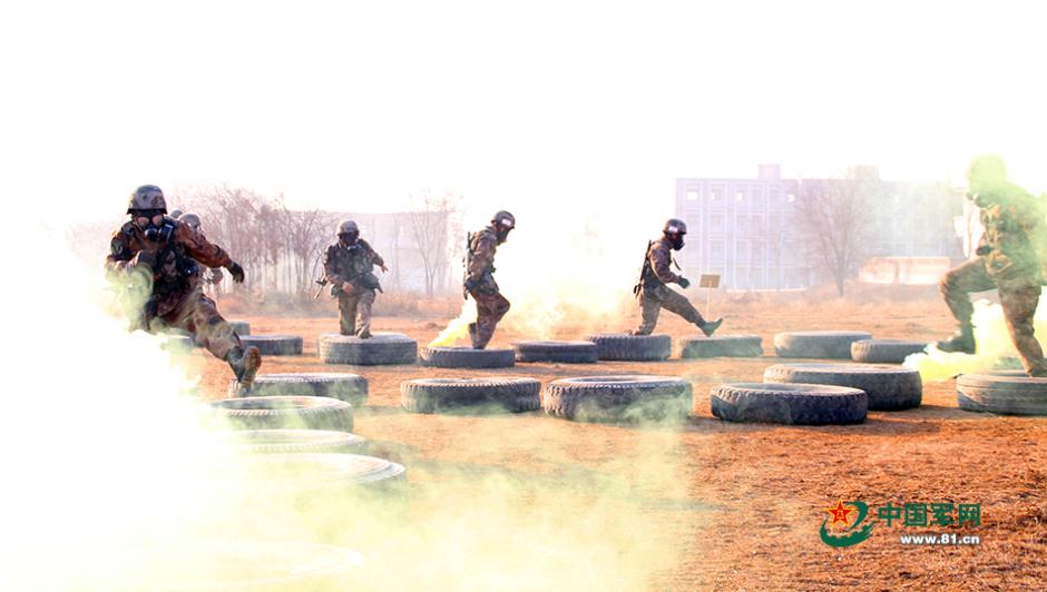 Students take part in military competition in N China