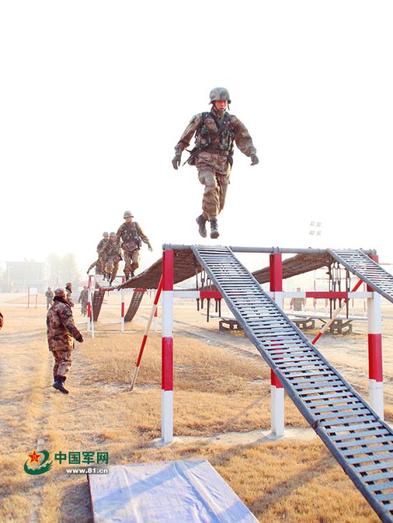 Students take part in military competition in N China