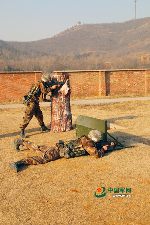 Students take part in military competition in N China