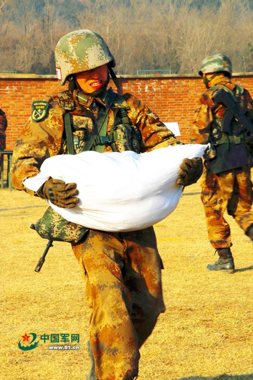 Students take part in military competition in N China