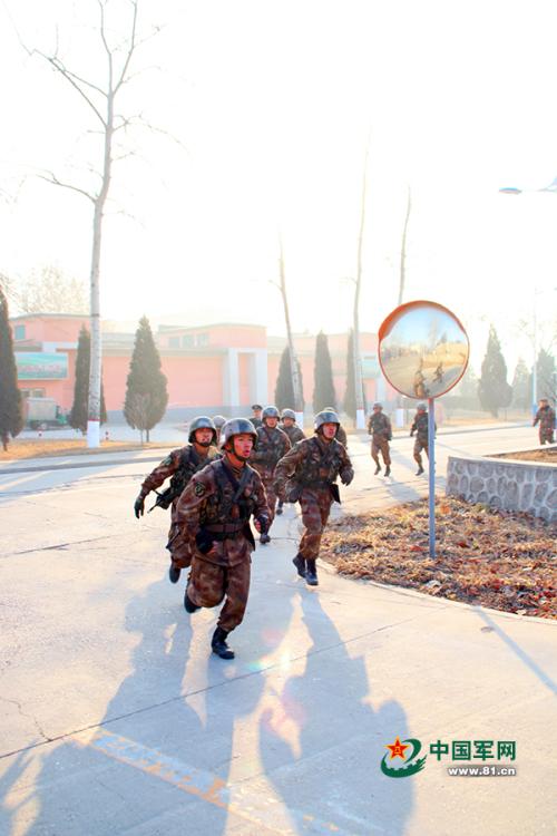 Students take part in military competition in N China