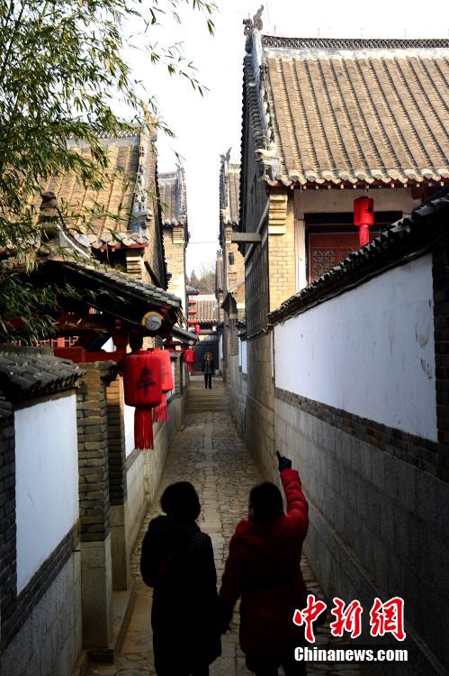 A visit to the largest family manor in northern China 