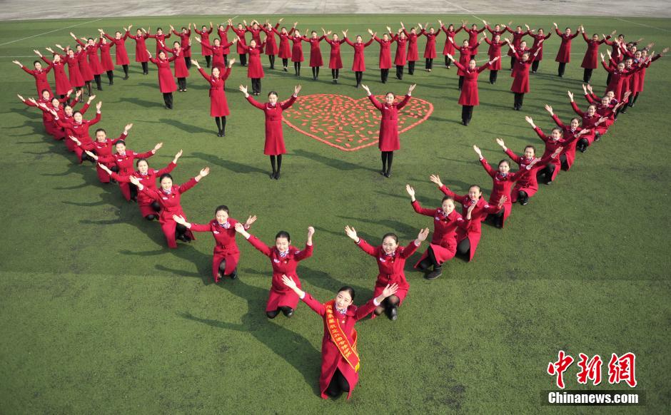 1 million yuan worth of red envelopes distributed to students in Chengdu
