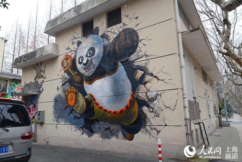 Chinese style graffiti shine in Shanghai
