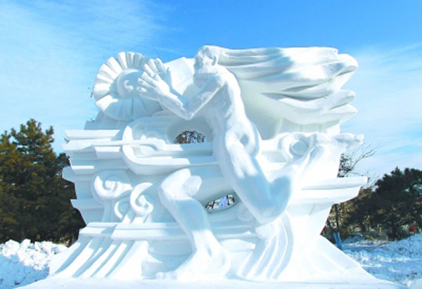 Art of snow sculpture brightens people's life in Harbin
