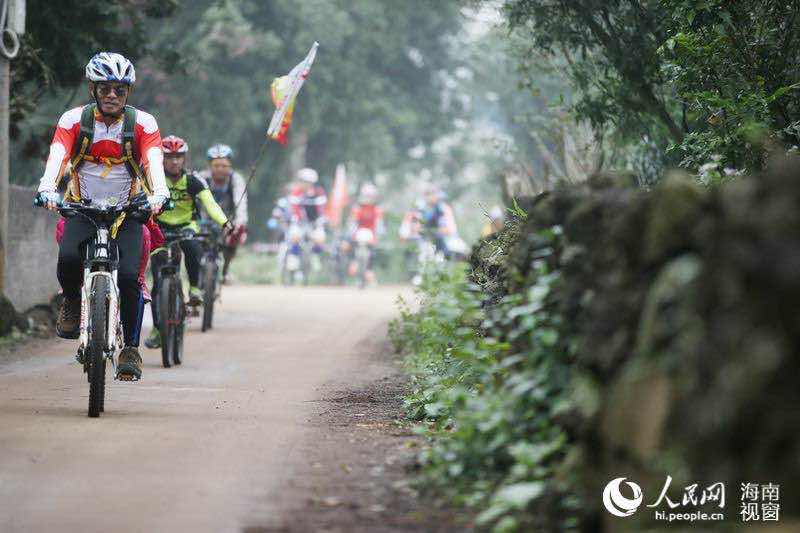 1st Hainan Volcano Cycling Cultural Festival Opens in Haikou
