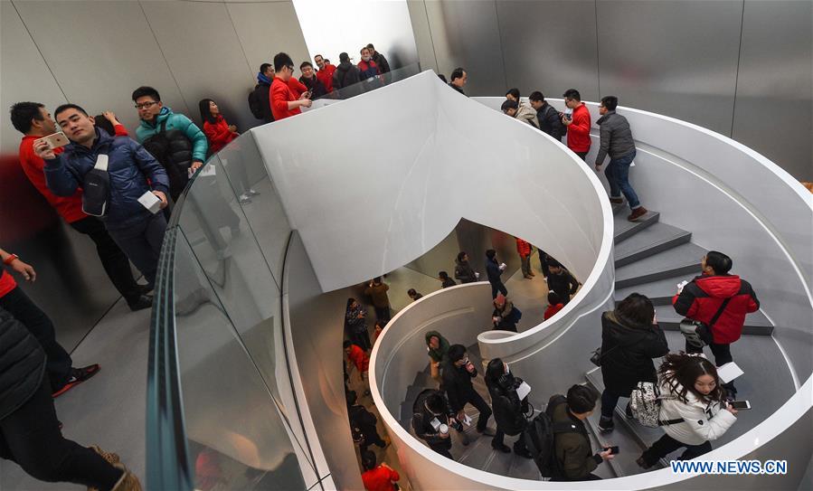 Nanjing's 2nd Apple Store goes into business 