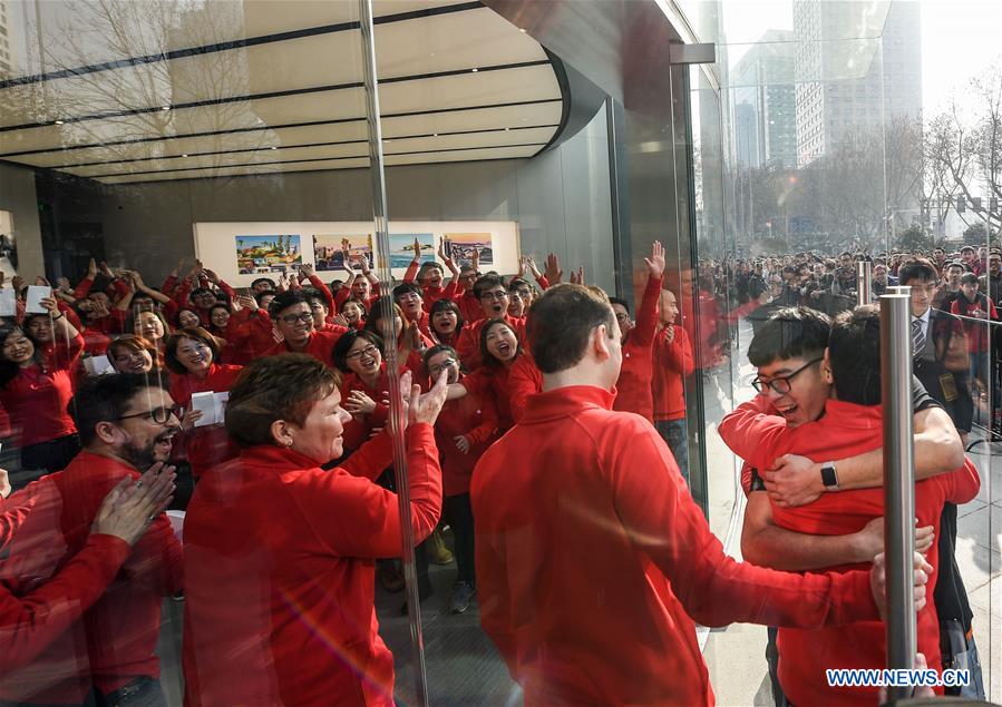 Nanjing's 2nd Apple Store goes into business 