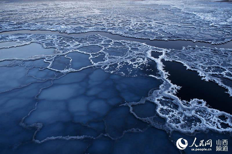 Beauty of nature: winter scenery of salt pond in Shanxi
