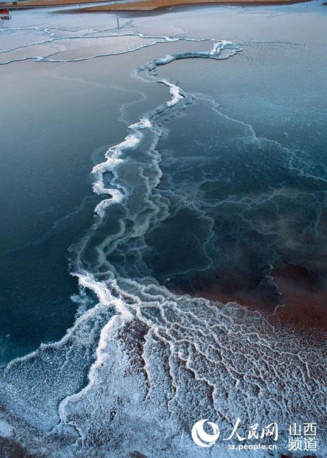 Beauty of nature: winter scenery of salt pond in Shanxi
