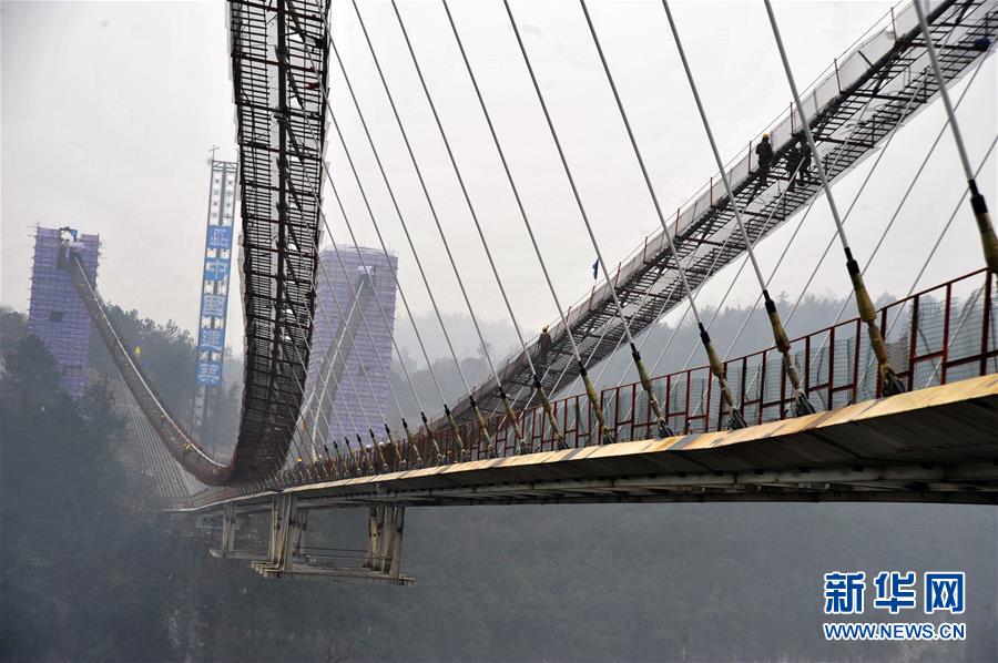 Glass bridge across the Zhangjiajie Grand Canyon to open to public in first half of 2016