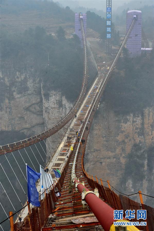 Glass bridge across the Zhangjiajie Grand Canyon to open to public in first half of 2016