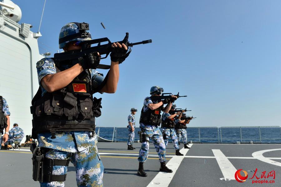 Chinese naval escort fleet conducts live fire training