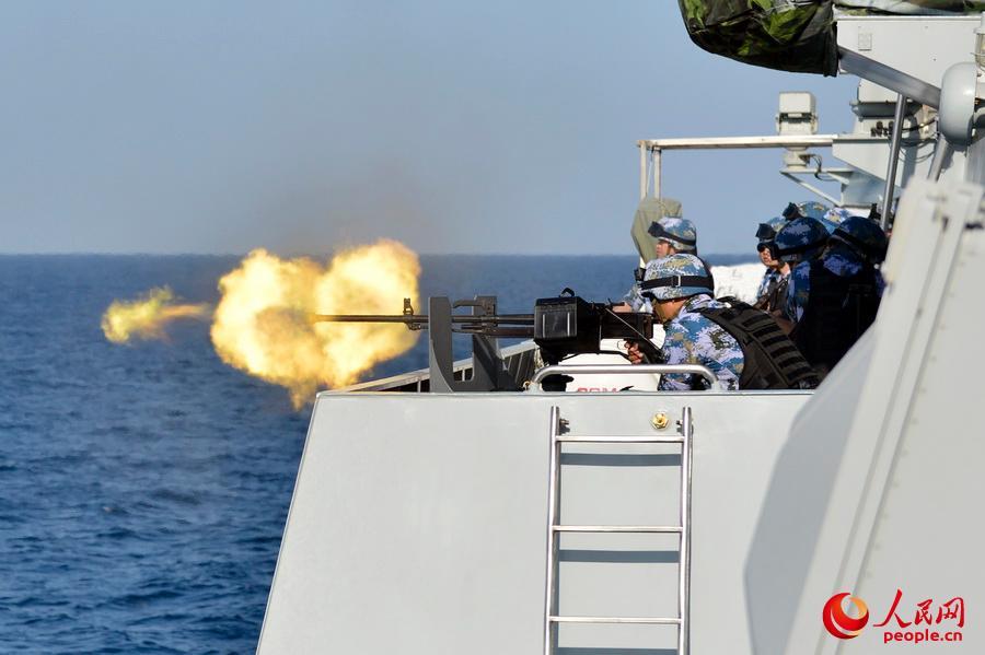 Chinese naval escort fleet conducts live fire training