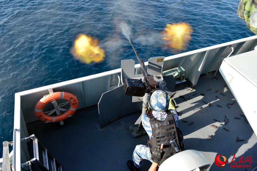 Chinese naval escort fleet conducts live fire training