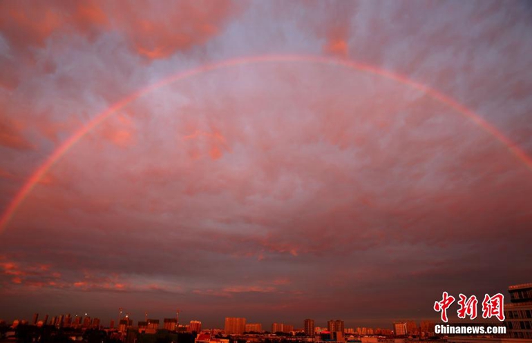 Amazing sunrise and sunset glows across China
