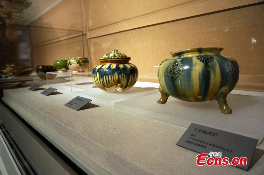 Mainland, Taiwan hold first tri-colored glazed pottery show in 66 years