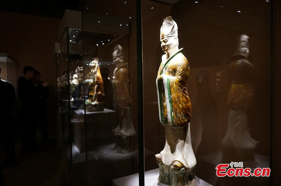 Mainland, Taiwan hold first tri-colored glazed pottery show in 66 years